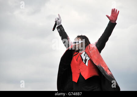 Benji Webbe von Skindred tritt während des ersten Tages des 2014 Download Festivals im Donington Park auf. Stockfoto