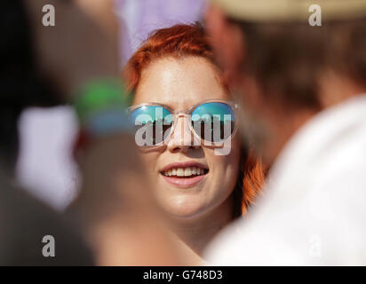 Katy B backstage beim Isle of Wight Festival, im Seaclose Park, Newport, Isle of Wight. DRÜCKEN SIE VERBANDSFOTO. Bilddatum: Freitag, 13. Juni 2014. Siehe PA Story SHOWBIZ Festival. Das Foto sollte lauten: Yui Mok/PA Wire Stockfoto