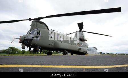 Der neue Hubschrauber Chinook Mk6 bei einer Enthüllung bei RAF Odiham in Hampshire. Stockfoto