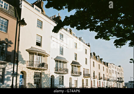 Zeile der georgianischen Häuser in Wellington Square, Hastings, East Sussex UK Stockfoto