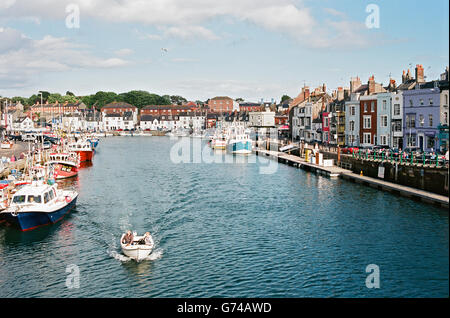 Weymouth Hafen an der Küste von Dorset, Südengland, Trawler und andere Boote Stockfoto