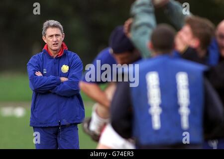 Der Cheftrainer von Großbritannien, David Waite, war während eines Trainings in Worsley, Manchester, an dem Tag, an dem das australisch-tourende Team am Flughafen von Manchester für eine Testserie mit drei Matches ankam. Der erste Test wird am Sonntag in Huddersfield ausgetragen, gefolgt von weiteren Spielen in Bolton und Wigan. Stockfoto