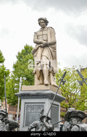 AMSTERDAM - 17. September 2015: Rembrandt-Denkmal im berühmten Rembrandt Park in Amsterdam Stockfoto