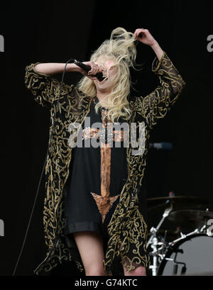 Taylor Momsen von The Pretty Reckless tritt auf der Hauptbühne beim Isle of Wight Festival in Seaclose Park, Newport, Isle of Wight auf. Stockfoto