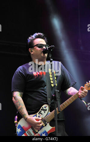 Download Festival 2014 - Tag Zwei - Donington Park. Jaret Reddick von Bowling for Soup tritt am zweiten Tag des Download Festivals 2014 im Donington Park auf. Stockfoto