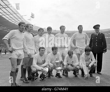 West Bromwich Albion FA Cup. Die West Bromwich Albion Mannschaft mit dem FA Cup, nachdem sie Everton geschlagen. Stockfoto