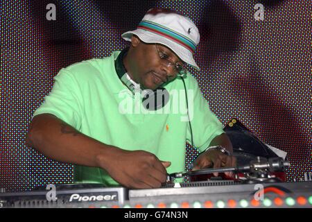 Jazzige Jeff dj's auf der Aftershow-Party im Fabric nach der UK-Premiere von I, Robot am Odeon Leicester Square im Zentrum von London. Stockfoto