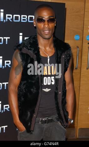 Simon Webbe kommt zur Aftershow-Party im Fabric, nach der UK-Premiere von I, Robot auf dem Odeon Leicester Square im Zentrum von London. Stockfoto