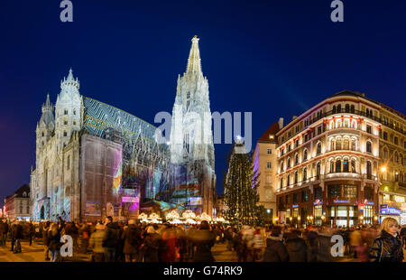 St.-Stephans Basilika mit Weihnachtsmarkt am Stephansplatz, Wien, Wien, Österreich, Wien, 01. Stockfoto