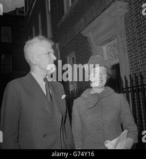 Politik - Charles Curran und Patrica McLaughlin - 10 Downing Street, London Stockfoto