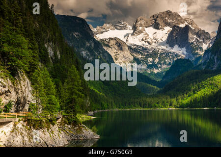 Gosausee-See mit Hoher Dachstein Berg hinter, Gosau, Oberösterreich, Österreich Stockfoto