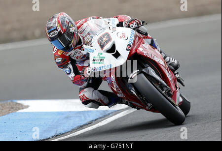 BMW- Buildbase der Ryuichi Kiyonari von BMW Motorrad nimmt 2014 an der MCE Britsh Superbike Championship, Runde 4, in Zusammenarbeit mit Pirelli während des MCE British Superbike Championship Race auf Knockhill Racing Circuit, Fife, Teil. Stockfoto