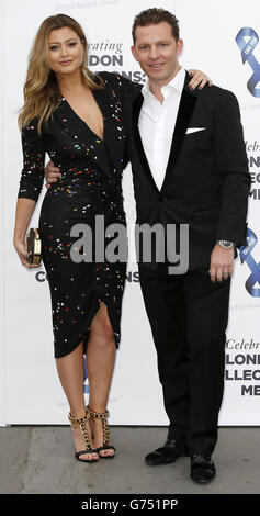 Holly Valance und Nick Candy kommen zu einem für die Boys Charity Fashion Ball in London. Stockfoto