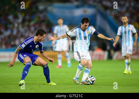 Fußball - FIFA Fußball-Weltmeisterschaft 2014 - Gruppe F - Argentinien / Bosnien und Herzegowina - Maracana. Argentiniens Lionel Messi (rechts) in Aktion Stockfoto