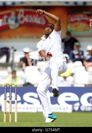 Cricket - Investec Test Series - Zweiter Test - erster Tag - England / Sri Lanka - Headingley. Englands Chris Jordan schäle sich Stockfoto