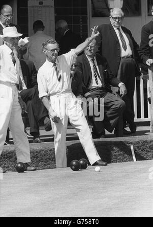 George Avenall (Sussex) während der English Bowls Association Championship in Mortlake, London. Stockfoto