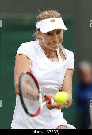 Tennis - Wimbledon Championships 2014 - Tag 8 - All England Lawn Tennis und Croquet Club. Die russische Jekaterina Makarova im Kampf gegen die polnische Agnieszka Radwanska Stockfoto