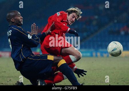 Damien Francis von Wimbledon (L) tritt bei ihrem dritten Spiel im AXA FA Cup auf dem Londoner Selhurst Park Ground von Wimbledon gegen Franck Queudrue von Middlesbrough an. Endergebnis: Wimbledon 0 Middlesbrough 0. Stockfoto