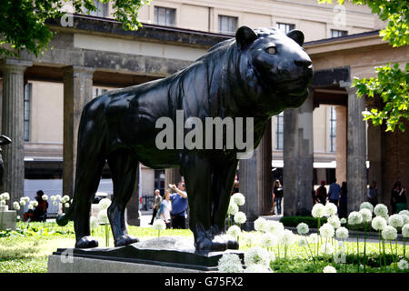 Skulptur Vor der Alten Nationalgalerie, Berlin-Mitte. Stockfoto