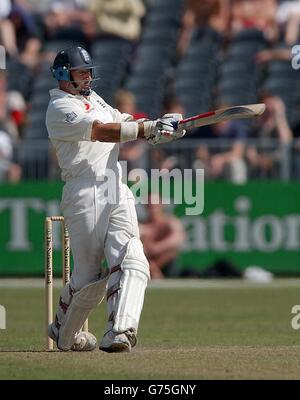 England-Skipper Nasser Hussain in Aktion am zweiten Tag ihres dreitägigen Freundschaftsspiel gegen Canterbury im Hagley Park, Christchurch, Neuseeland. Stockfoto