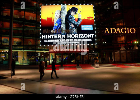 Werbung Fuer Das Udo Lindenberg-Musical "Hinterm Horizont", Musical Theater, Marlene-Dietrich-Platz, Berlin-Tiergarten. Stockfoto