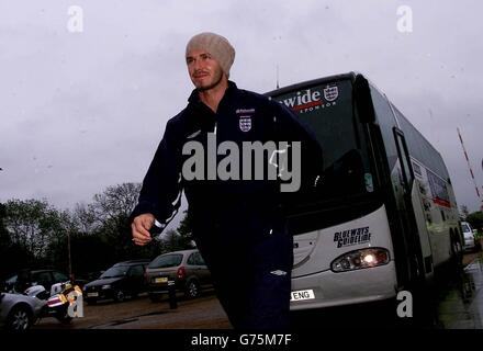 Der englische Kapitän David Beckham kommt zur englischen Pressekonferenz auf dem Trainingsplatz von Arsenal in London an. Stockfoto