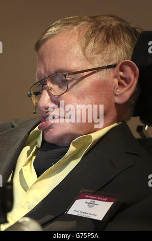 Professor Stephen Hawking beim Start des European Global Tracheostomy Collaborative am Royal College of Surgeons im Zentrum von London. Stockfoto