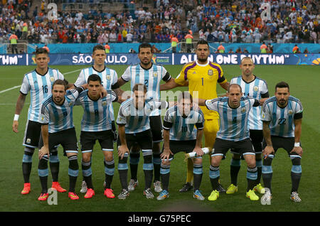 Back Row (links - rechts) - Argentiniens Marcos Rojo, Fernando Gago, Ezequiel Garay, Sergio Romero, Maxi Rodriguez. Front Row - Gonzalo Higuain, Enzo Perez, Lucas Biglia, Lionel Messi, Pablo Zabaleta und Ezequiel Lavezzi Stockfoto