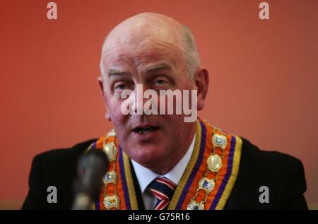 Der Großmeister des Ordens, Edward Stevenson, hielt an einer Pressekonferenz der Grand Orange Lodge of Ireland zusammen mit Vertretern der Unionisten in der Ballymacarrett Orange Hall, Albertbridge Road, Belfast, Teil. Stockfoto