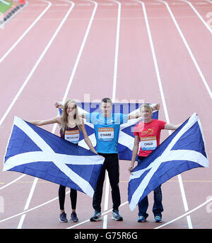 Schottlands (links-rechts) Eilish McColgan, Chris O'Hare und Eilidh Child posiert während einer Fotoserie im Hampden Park, Glasgow, für Fotos. Stockfoto