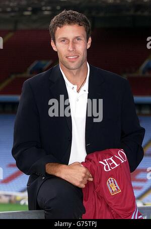 Aston Villas neuer Signing Ronnie Johnsen während einer Fotoanfertigung im Villa Park, Birmingham. Der norwegische Internationale verließ Manchester United Anfang dieses Sommers nach einem verletzungsverwüsteten Ende seiner Old Trafford Karriere. Stockfoto