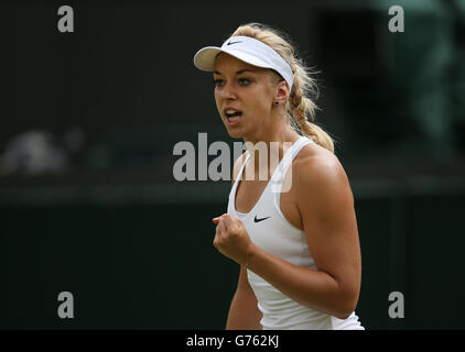 Die deutsche Sabine Lisicki feiert am achten Tag der Wimbledon-Meisterschaften im All England Lawn Tennis und Croquet Club in Wimbledon gegen die serbische Ana Ivanovic. Stockfoto