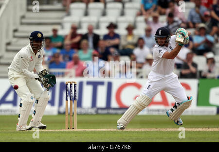 Cricket - Investec Test Series - erster Test - England gegen Indien - Tag drei - Trent Bridge. Englands Ian Bell schlägt zu Stockfoto