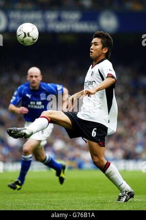 Fulhams Junichi Inamoto im Einsatz gegen Everton während ihres FA Barclaycard Premiership Spiels auf Evertons Goodison Park Ground, Liverpool. Everton besiegte Fulham mit 2:0. Stockfoto