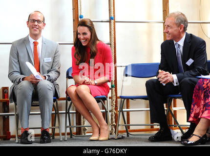 Die Herzogin von Cambridge während ihres Besuchs bei einem M-PACT (Moving Parents and Children Together) Plus Counselling Programm an der Blessed Sacrament School in Islington, North London. Stockfoto