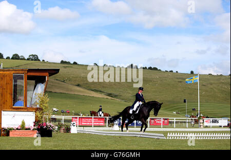 Reiten - Barbury International Horse Trials - Tag Zwei. Die britische Zara Phillips tritt am zweiten Tag der Barbury International Horse Trials in wiltshire auf Black Tuxedo an. Stockfoto