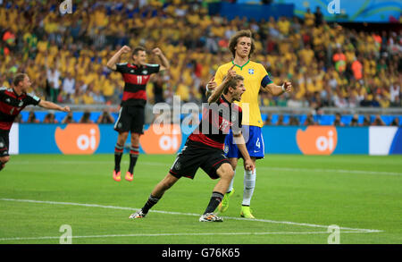 Der deutsche Fußballnationalmannschaft Thomas Muller feiert das erste Tor seiner Spielmannschaft während des Halbfinales der FIFA-Weltmeisterschaft im Estadio Mineirao, Belo Horizonte, Brasilien. Stockfoto