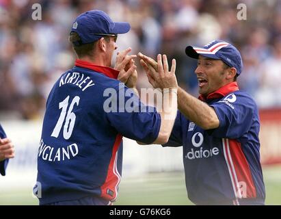 NatWest Serie - England Kapitän Nasser Hussain (rechts) Stockfoto