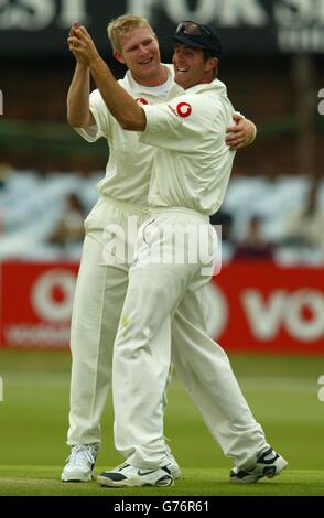 England V Indien - Matthew Hoggard (L) & Michael Vaughan Stockfoto