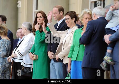 Der Herzog und die Herzogin von Cambridge besuchen die Grand Depart im Harewood House, nahe Leeds, am Anfang der Tour de France 2014. Stockfoto