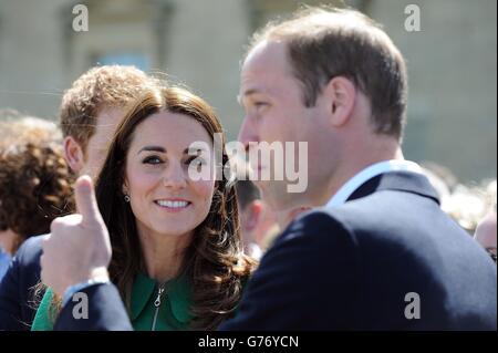 Der Herzog und die Herzogin von Cambridge besuchen die Grand Depart im Harewood House, nahe Leeds, am Anfang der Tour de France 2014. Stockfoto