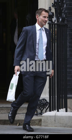 Gesundheitsminister Jeremy Hunt verlässt 10 Downing Sreet im Zentrum von London nach einer Kabinettssitzung. Stockfoto