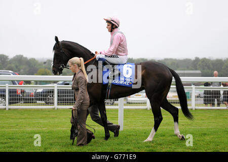 Pferderennen Sie - Coral-Eclipse Raceday - Sandown Park Stockfoto