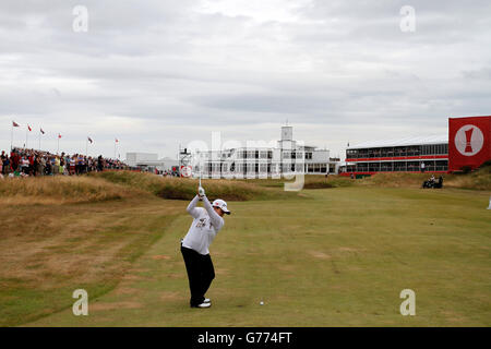 Sun-Ju Ahn aus Korea spielt am dritten Tag der Ricoh Women's British Open im Royal Birkdale, Southport, einen Anflug auf den 18. Stockfoto