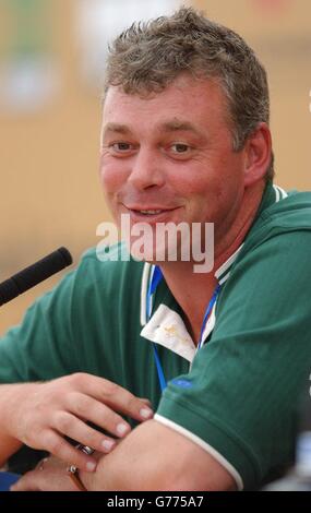 Darren Clarke aus Nordirland bei einer Pressekonferenz im De Vere Belfry, Warwickshire, wo der 34. Ryder Cup stattfinden wird. Stockfoto