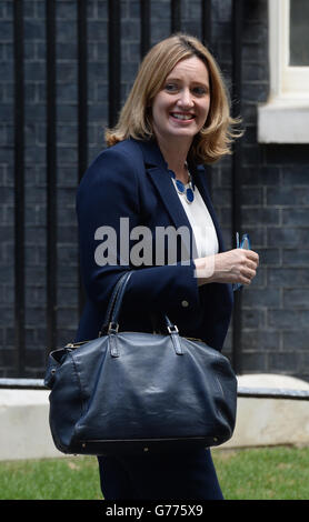 Amber Rudd, ein Junior-Minister im Ministerium für Energie und Klimawandel, verlässt Downing Street, London, während Premierminister David Cameron sein neues Ministerteam an seinen Platz bringt. Stockfoto