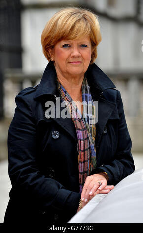 The RT Hon Lady Justice Hallett DBE Vice President of the Court of Appeal (Criminal Division) an den Royal Courts of Justice im Zentrum von London. Stockfoto