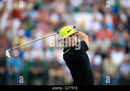 Am zweiten Tag der Open Championship 2014 im Royal Liverpool Golf Club, Hoylake, schlägt der dänische Thorbjorn Olesen den 4. Platz ein. Stockfoto