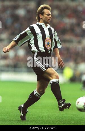 Fußball - FA Carling Premiership - Newcastle United / Manchester United - St James' Park. John Beresford, Newcastle United Stockfoto