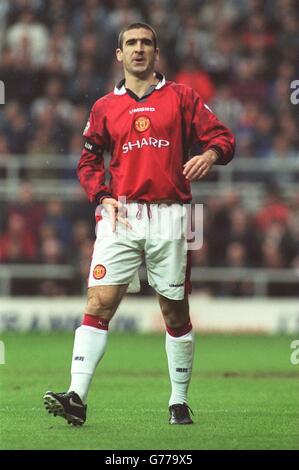 Fußball - FA Carling Premiership - Newcastle United / Manchester United - St James' Park. Eric Cantona, Manchester United Stockfoto